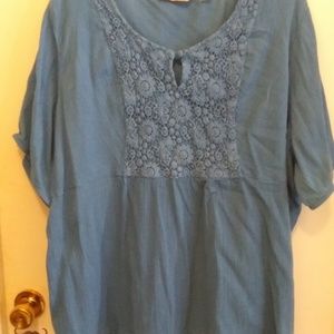 Woman's Soft by Avenue Blouse Size 30/32